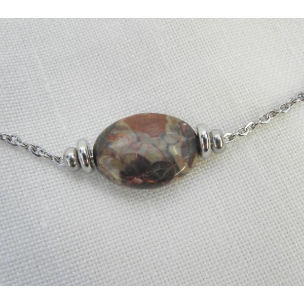 Collier solitaire avec pierre en jaspe ovale et perles en acier inoxydable