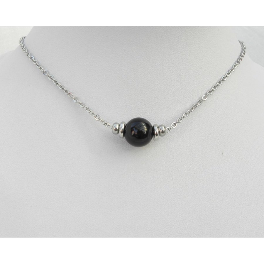 Collier solitaire avec pierre en onyx ronde et perles en acier inoxydable