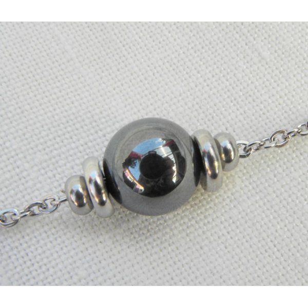 Collier solitaire avec pierre en hématite et perles en acier inoxydable