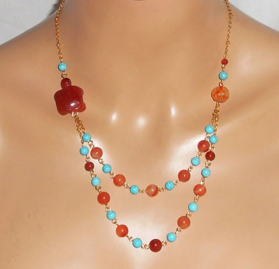 Collier tortue en pierres de cornaline et turquoise 