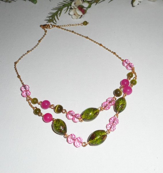 Collier en Verre de Murano et cristal rose et vert sur chaine en acier