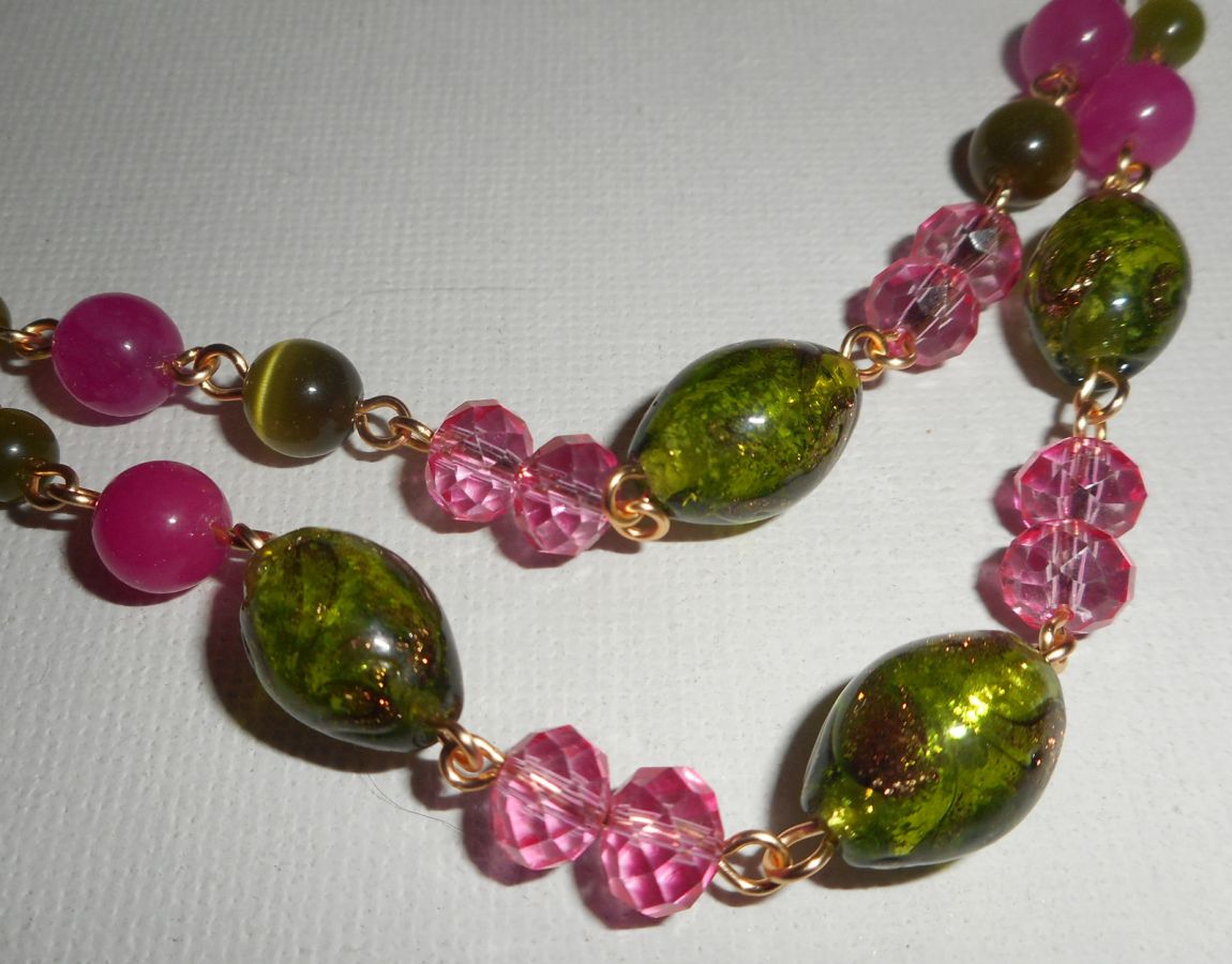 Collier en Verre de Murano et cristal rose et vert sur chaine en acier