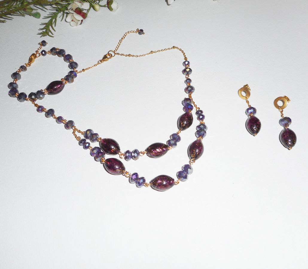 Collier en Verre de Murano et cristal violet sur chaine en acier or