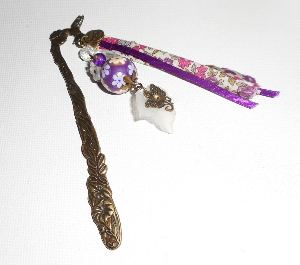 Marque page oiseau avec perles fleuries violette et éléphant bronze