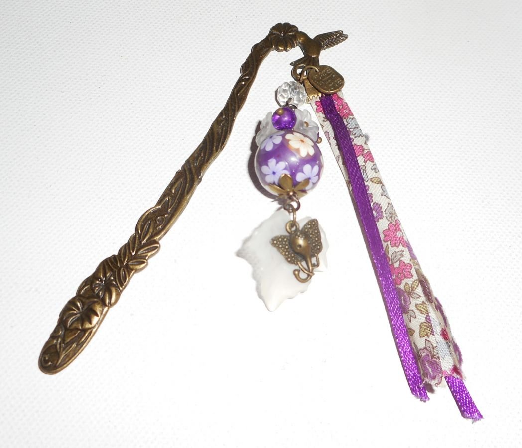 Marque page oiseau avec perles fleuries violette et éléphant bronze