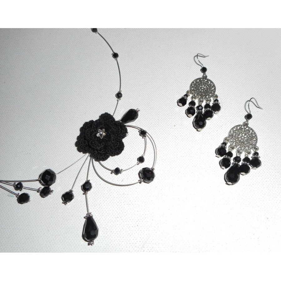 Parure Collier aérien avec perles en cristal noir et fleur sur fil cablé