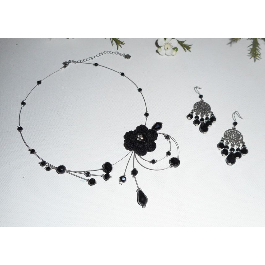 Parure Collier aérien avec perles en cristal noir et fleur sur fil cablé