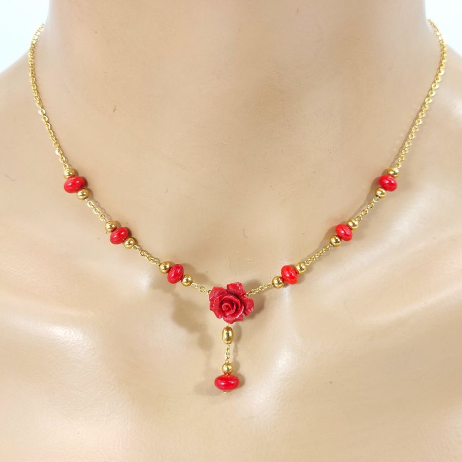 Parure Collier et boucles d'oreilles roses rouges en gorgone