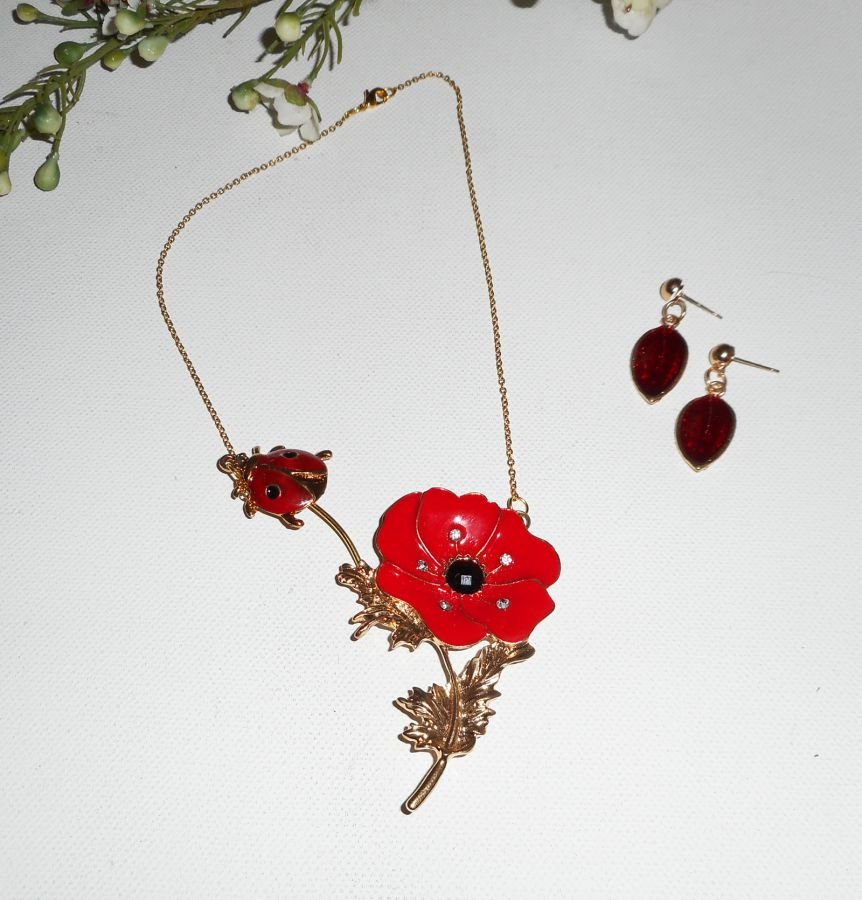 Parure Collier coquelicot et coccinelle en émail rouge sur chaine en acier doré