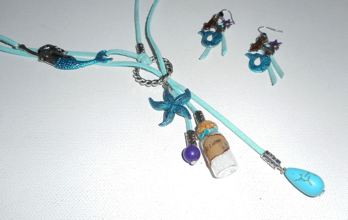 Parure Collier lacet en daim bleu sirène avec étoile de mer, bouteille et pierres