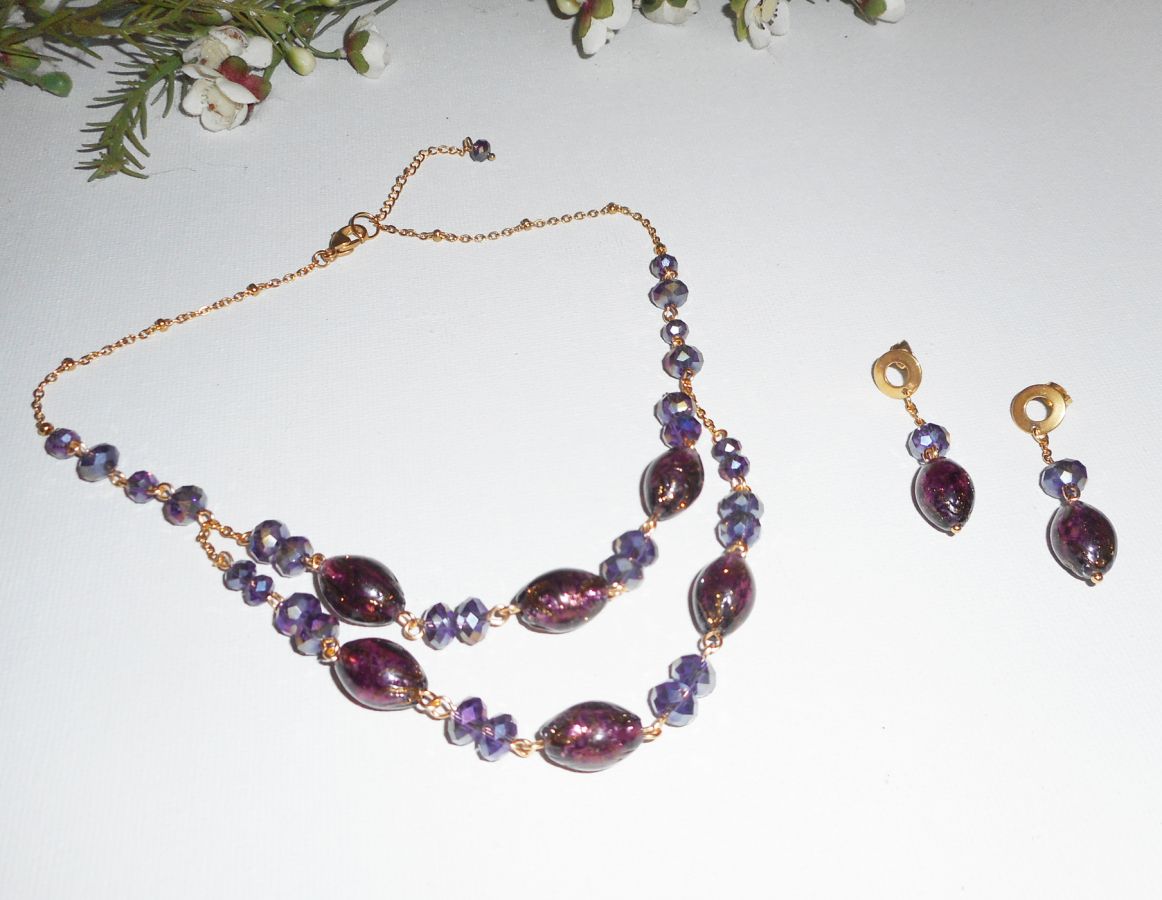 Parure avec Collier en Verre de Murano et cristal violet sur chaine en acier or