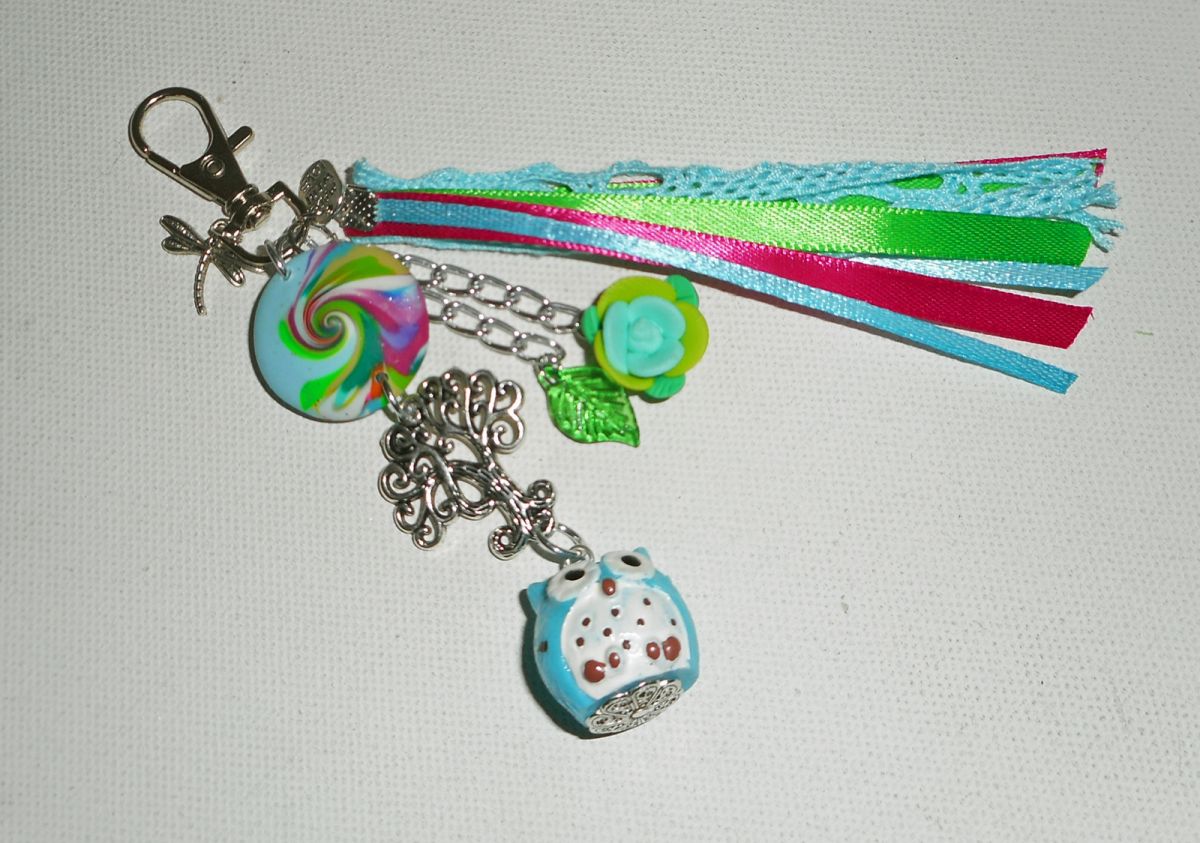 Porte clés/Bijoux de sac chouette bleu et arbre de vie avec rubans multicolores