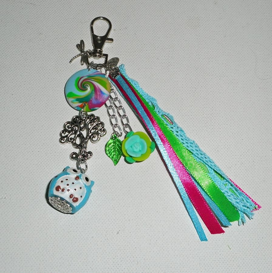 Porte clés/Bijoux de sac chouette bleu et arbre de vie avec rubans multicolores