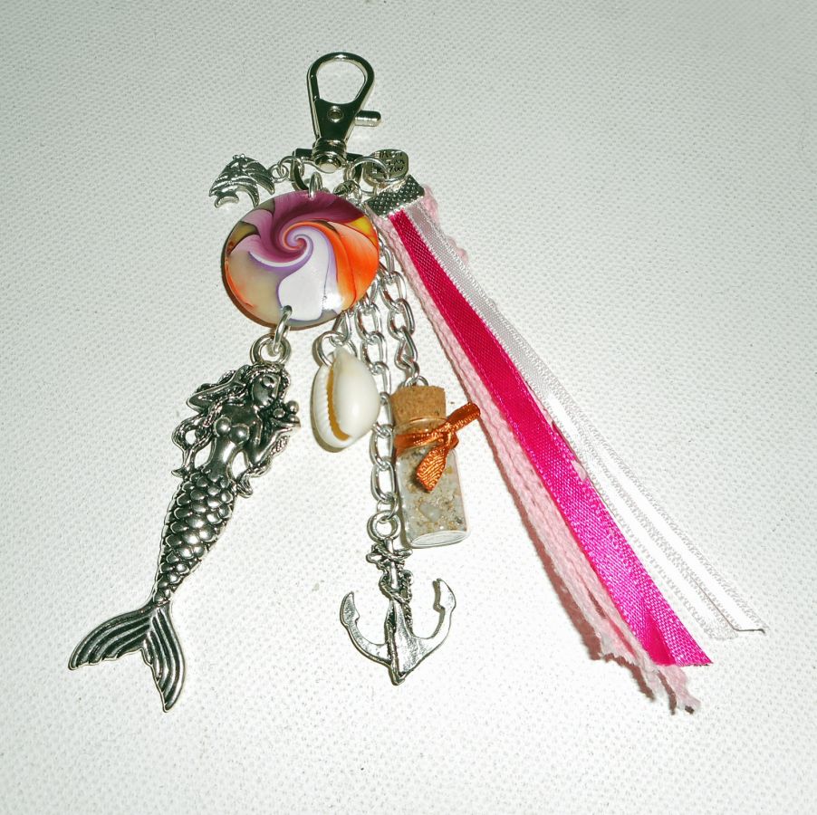 Porte clés/Bijoux de sac toupie en argile multicolore avec sirène et ancre et rubans