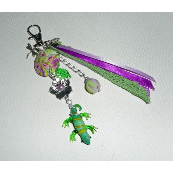 Porte clés/Bijoux de sac gecko en verre avec perles en argile fleuri pampilles et rubans