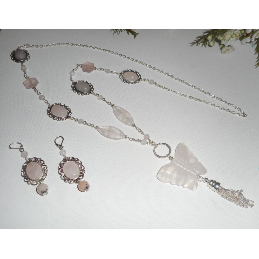 Sautoir en pierres avec gros papillon en quartz rose