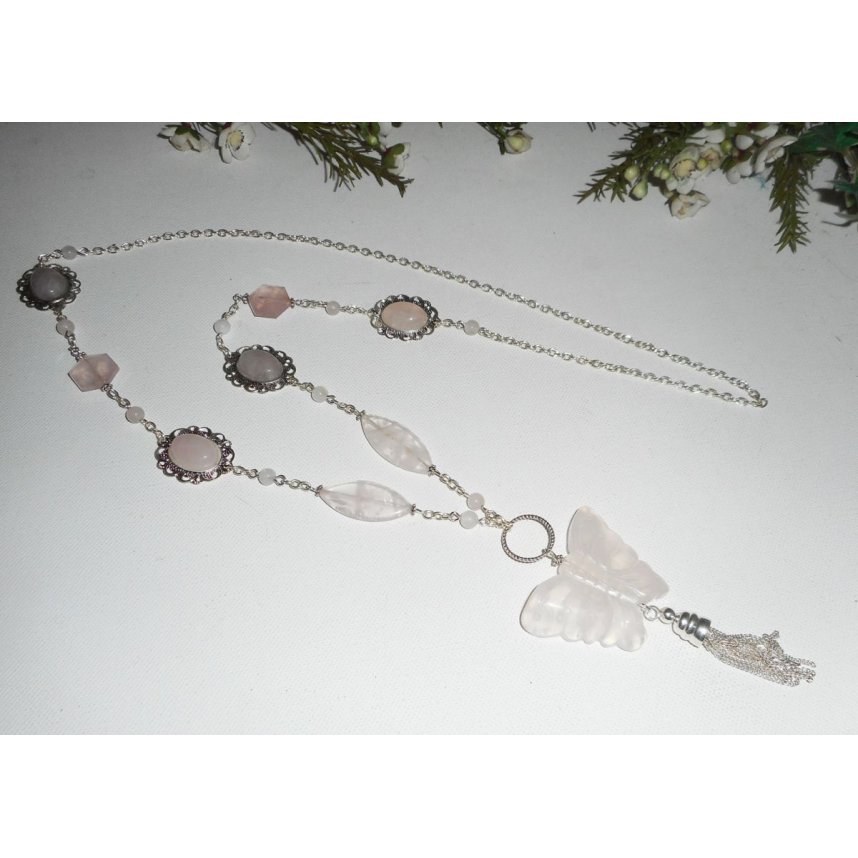 Sautoir en pierres avec gros papillon en quartz rose