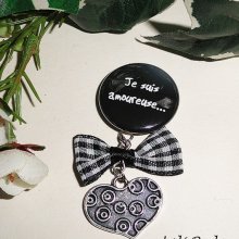 Broche message "je amoureuse" avec noeud et goutte en cristal