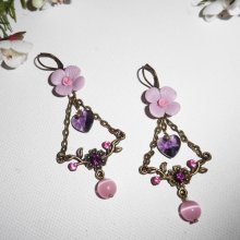 Boucles d'oreilles fleurs mauves avec pampilles coeurs et perles roses