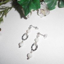 Boucles d'oreilles en perle de nacre avec fer à cheval sur clous en argent 925