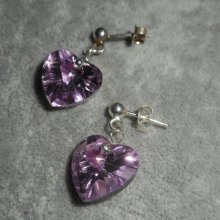 Boucles d'oreilles coeur mauve en cristal de Swarovski sur clous argent 925