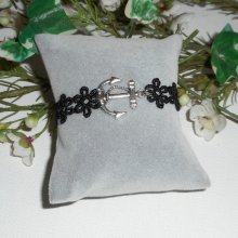 Bracelet original avec ancre et dentelle noire