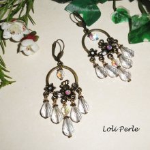 Boucles d'oreilles fleurs et pampilles avec gouttes en cristal