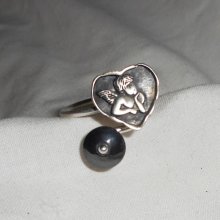 Bague originale en argent 925 avec ange dans coeur et pierre en hématite