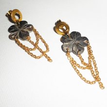 Boucles d'oreilles fleur de nacre avec chainage or