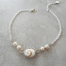 Bracelet en perles de culture avec coeur en oeil de Ste Lucie en argent 925