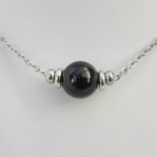 Collier solitaire avec pierre en onyx ronde et perles en acier inoxydable