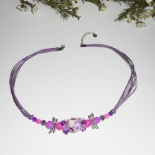 Collier perle fleurie violet avec perles en cristal sur cordon assorti